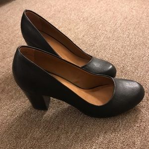 Women’s black heels